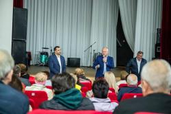 У нас состоялась приятная и конструктивная дискуссия о развитии пригородов муниципия Кишинев в зале, полном людей из Вадул-луй-Водэ.