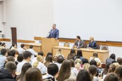 Граждане нуждаются в качественных и доступных медицинских услугах, а медицинскому персоналу должны быть обеспечены надёжные социальные гарантии.