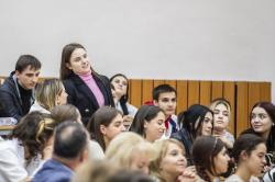 Граждане нуждаются в качественных и доступных медицинских услугах, а медицинскому персоналу должны быть обеспечены надёжные социальные гарантии.
