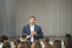 Представил свои приоритеты на посту примара муниципия Кишинёв сотрудникам Медицинского колледжа.